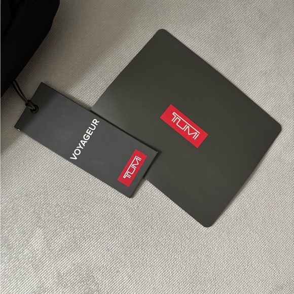 Authentic TUMI Madison Hip Bag NWT - Picture 7 of 9